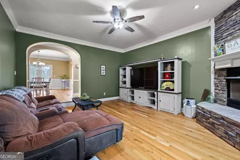Living - 113 Glenn Eagle Pointe, Lagrange, GA 30241 photo 4 of 5