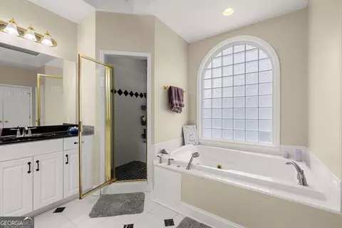 Bath - 113 Glenn Eagle Pointe, Lagrange, GA 30241 photo 3 of 8
