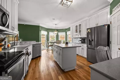 Kitchen - 113 Glenn Eagle Pointe, Lagrange, GA 30241 photo 1 of 3