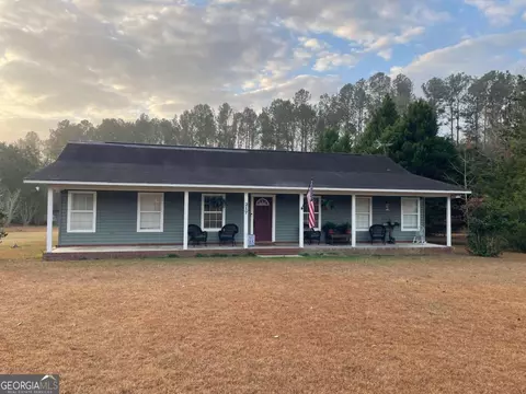217 Live Oak Ln, Claxton, GA 30417