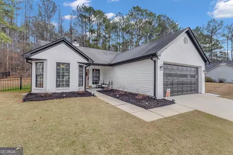 106 Greenfield Ln, Grantville, GA 30220