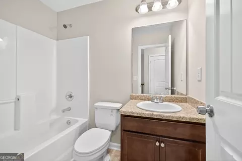Bath - 1734 Snapping Ct, Winder, GA 30680 photo 4 of 4