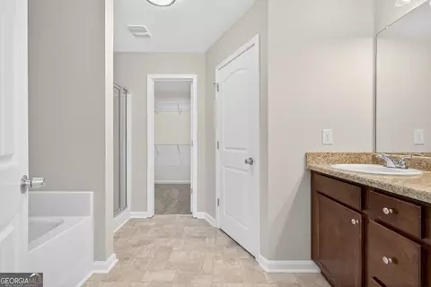 Entry Way - 1734 Snapping Ct, Winder, GA 30680 photo 3 of 4