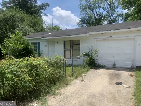 5885 Leone Dr W, Macon, GA 31206