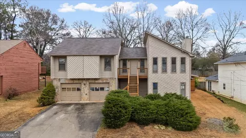 321 Roses Creek Dr, Lawrenceville, GA 30044