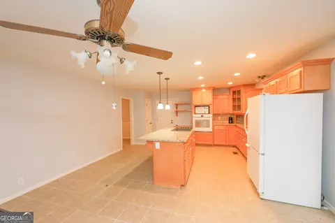 Kitchen - 207 N View Pointe Dr, Lagrange, GA 30241 photo 3 of 5