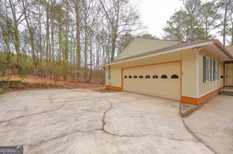 Exterior - 207 N View Pointe Dr, Lagrange, GA 30241 photo 2 of 11