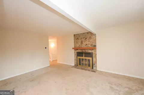 Living - 207 N View Pointe Dr, Lagrange, GA 30241 photo 3 of 10