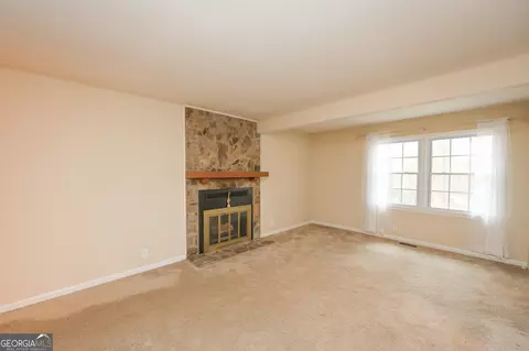 Living - 207 N View Pointe Dr, Lagrange, GA 30241 photo 2 of 10