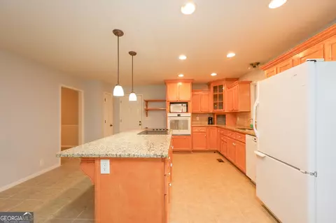 Kitchen - 207 N View Pointe Dr, Lagrange, GA 30241 photo 2 of 5
