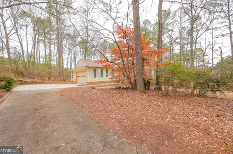 Exterior - 207 N View Pointe Dr, Lagrange, GA 30241 photo 4 of 11