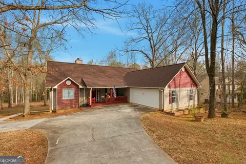 221 Grindstone Creek Dr, Clarkesville, GA 30523