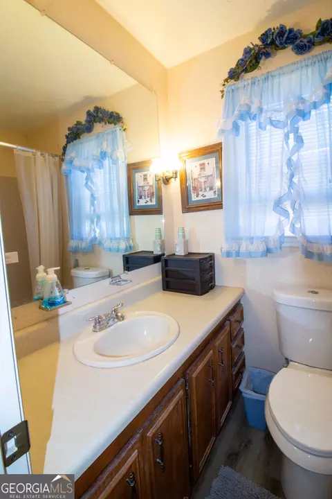 Bath - 106 Jandale Dr, Lagrange, GA 30241 photo 3 of 4