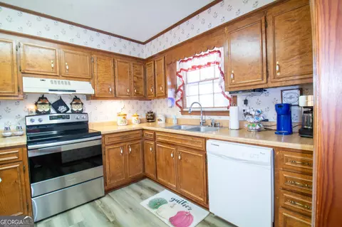 Kitchen - 106 Jandale Dr, Lagrange, GA 30241 photo 2 of 3