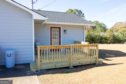Exterior - 106 Jandale Dr, Lagrange, GA 30241 photo 2 of 10