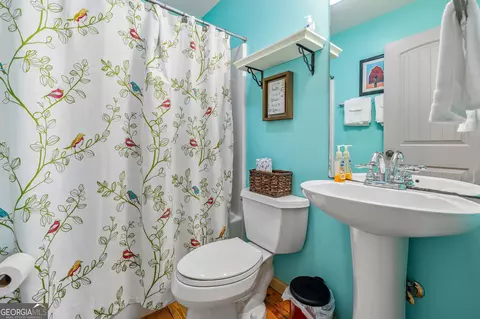 Bath - 195 Orme St, Clayton, GA 30525 photo 2 of 4
