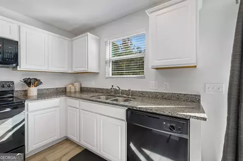 Kitchen - 39 Easy St, Guyton, GA 31312 photo 4 of 7
