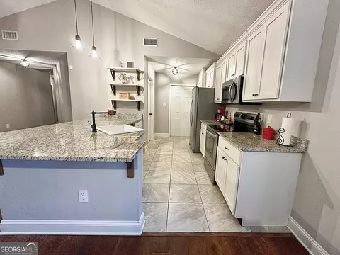 Kitchen - 106 Woodstream Trl, Lagrange, GA 30240 photo 2 of 4
