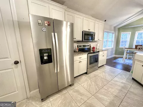 Kitchen - 106 Woodstream Trl, Lagrange, GA 30240 photo 4 of 4