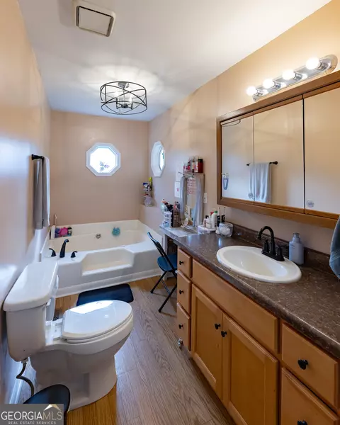 Bath - 202 Daniel Rd, Thomaston, GA 30286 photo 1 of 4