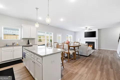 Kitchen - 11817 Rizvan Pl, Covington, GA 30014 photo 2 of 4