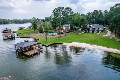 211 Lakecrest Dr NE, Milledgeville, GA 31061