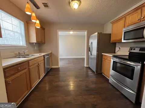 Kitchen - 156 Galway Ln, Hampton, GA 30228 photo 4 of 4
