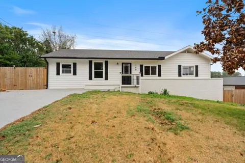 766 Longleaf Dr, Forest Park, GA 30297