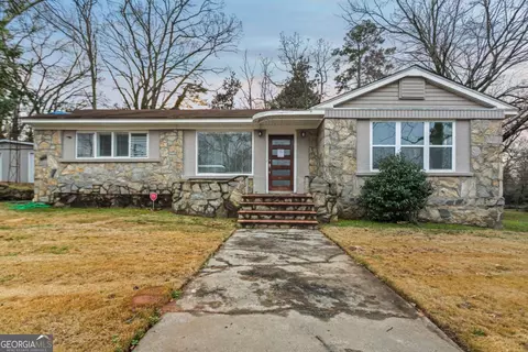 141 Fairview Dr, Fairburn, GA 30213