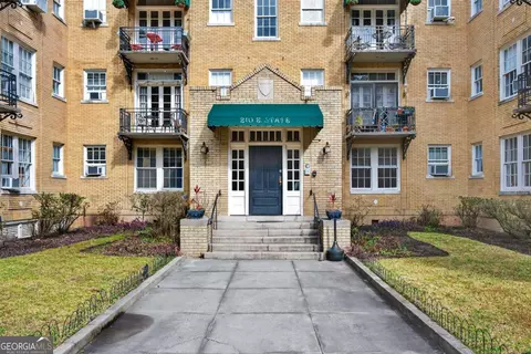 210 E State St #18, Savannah, GA 31401
