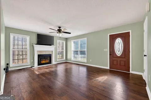 Living - 118 Ridgeway Rd, Milner, GA 30257 photo 1 of 3