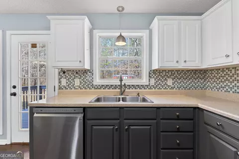 Kitchen - 118 Ridgeway Rd, Milner, GA 30257 photo 1 of 3