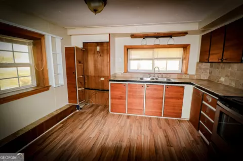 Kitchen - 2447 Williamson Rd, Williamson, GA 30292 photo 2 of 4