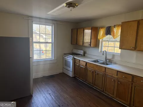Kitchen - 4 12 Barnard Ave, Lagrange, GA 30241 photo 2 of 2