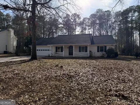 300 Raintree Bnd, Peachtree City, GA 30269