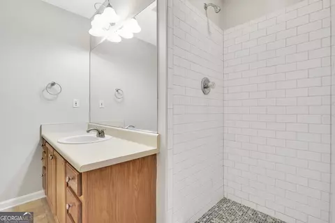Bath - 133 Meadow View Dr, Jackson, GA 30233 photo 1 of 6
