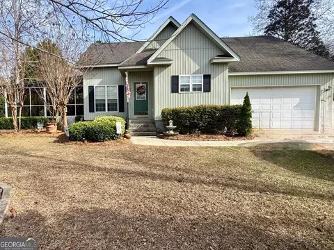 22 Oak St, Hawkinsville, GA 31036