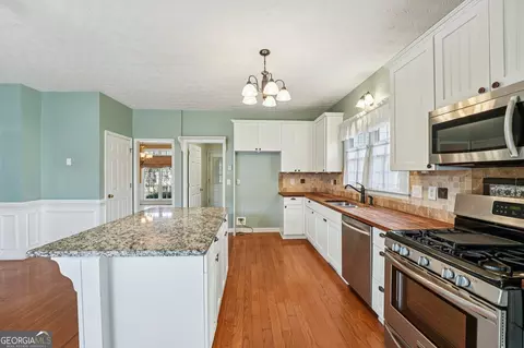 Kitchen - 220 Doubles Dr, Covington, GA 30016 photo 4 of 5