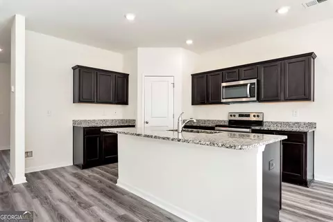 Kitchen - 41 Sinclair Way, Monroe, GA 30655 photo 1 of 2