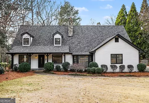 910 Windsor Trl, Roswell, GA 30076