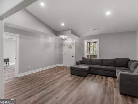 Living - 265 Steele Rd, Griffin, GA 30223 photo 3 of 5