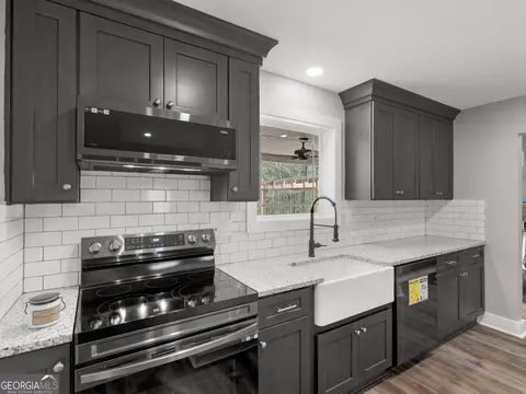 Kitchen - 265 Steele Rd, Griffin, GA 30223 photo 2 of 3