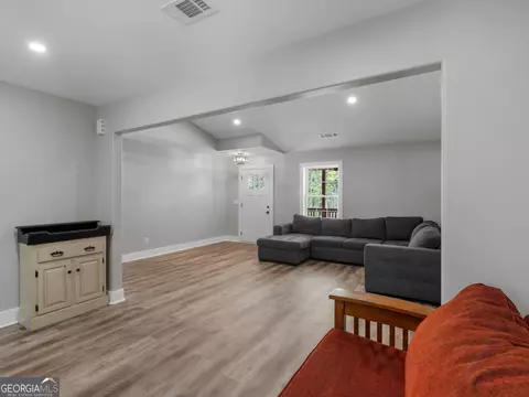 Living - 265 Steele Rd, Griffin, GA 30223 photo 5 of 5