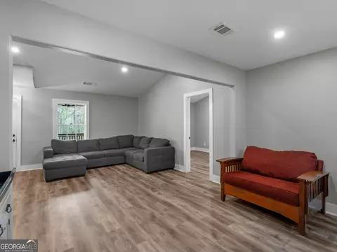 Living - 265 Steele Rd, Griffin, GA 30223 photo 4 of 5