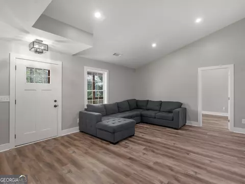 Living - 265 Steele Rd, Griffin, GA 30223 photo 2 of 5
