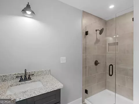 Bath - 265 Steele Rd, Griffin, GA 30223 photo 1 of 5
