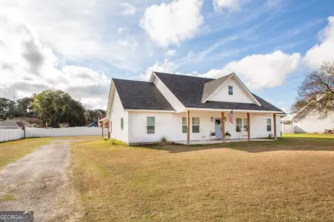3090 Pineland Dr, Waycross, GA 31503