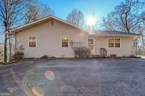 170 White St, Dillard, GA 30537