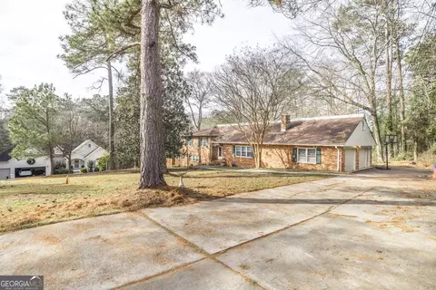 211 Old Club Ct, Macon, GA 31210