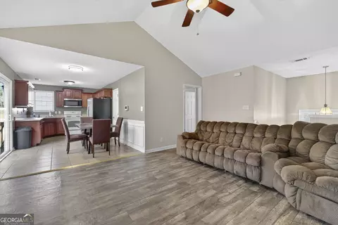 Entry Way - 226 Amy Ln, Gray, GA 31032 photo 4 of 5